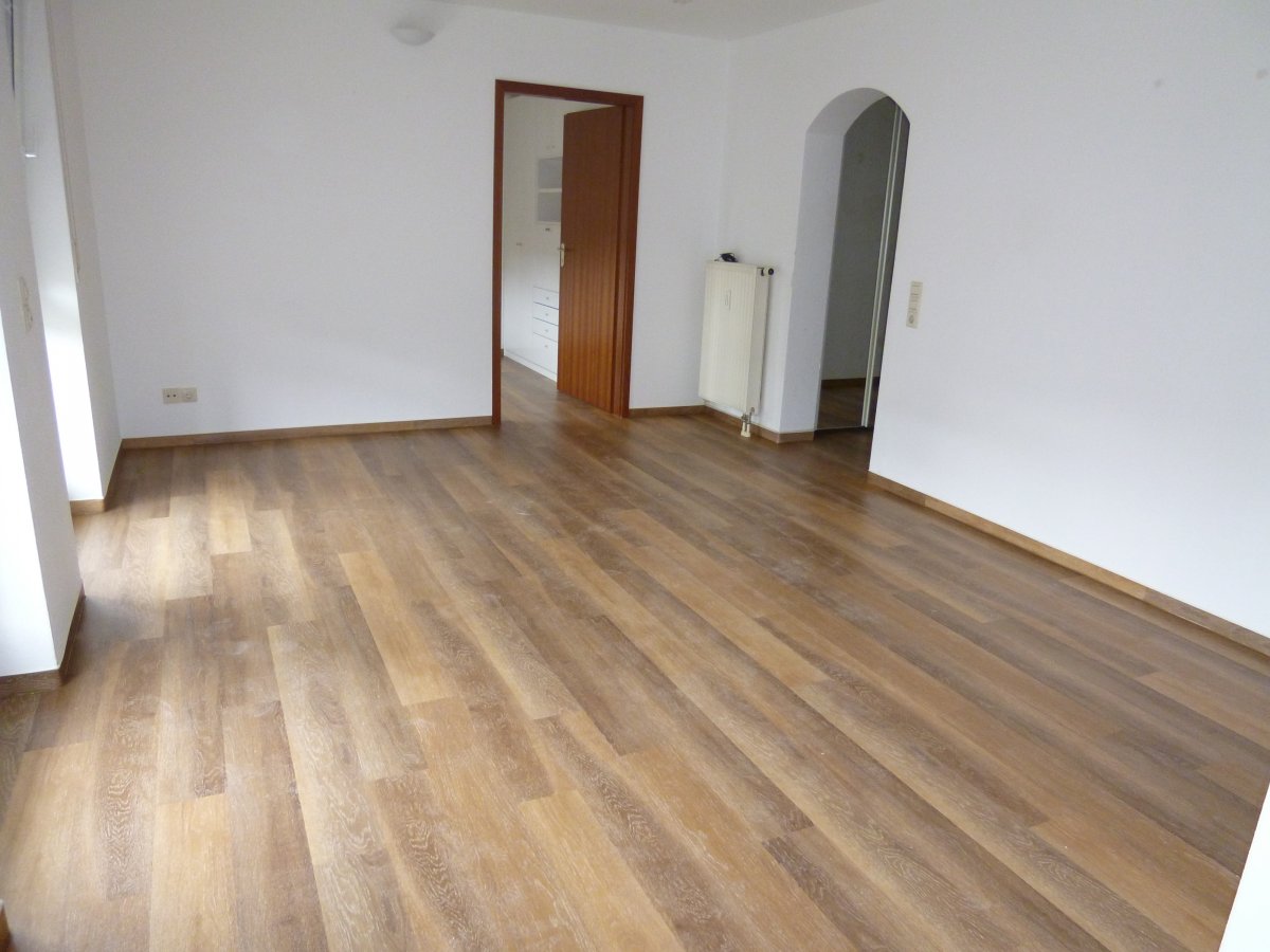 Ruhige neuwertige 2 Zi. Mietwohnung mit Südbalkon - Photo 1